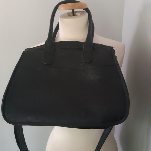 London Fog Shoulders/ hand bag - Picture 9 of 10